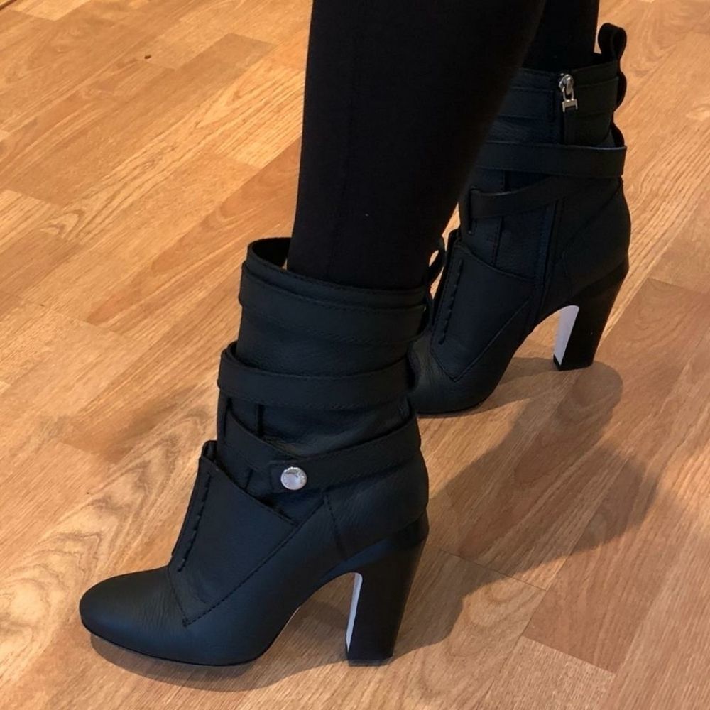 FENDI Black Leather Wrap Boots/Booties‎ 34.5 - Picture 14 of 15